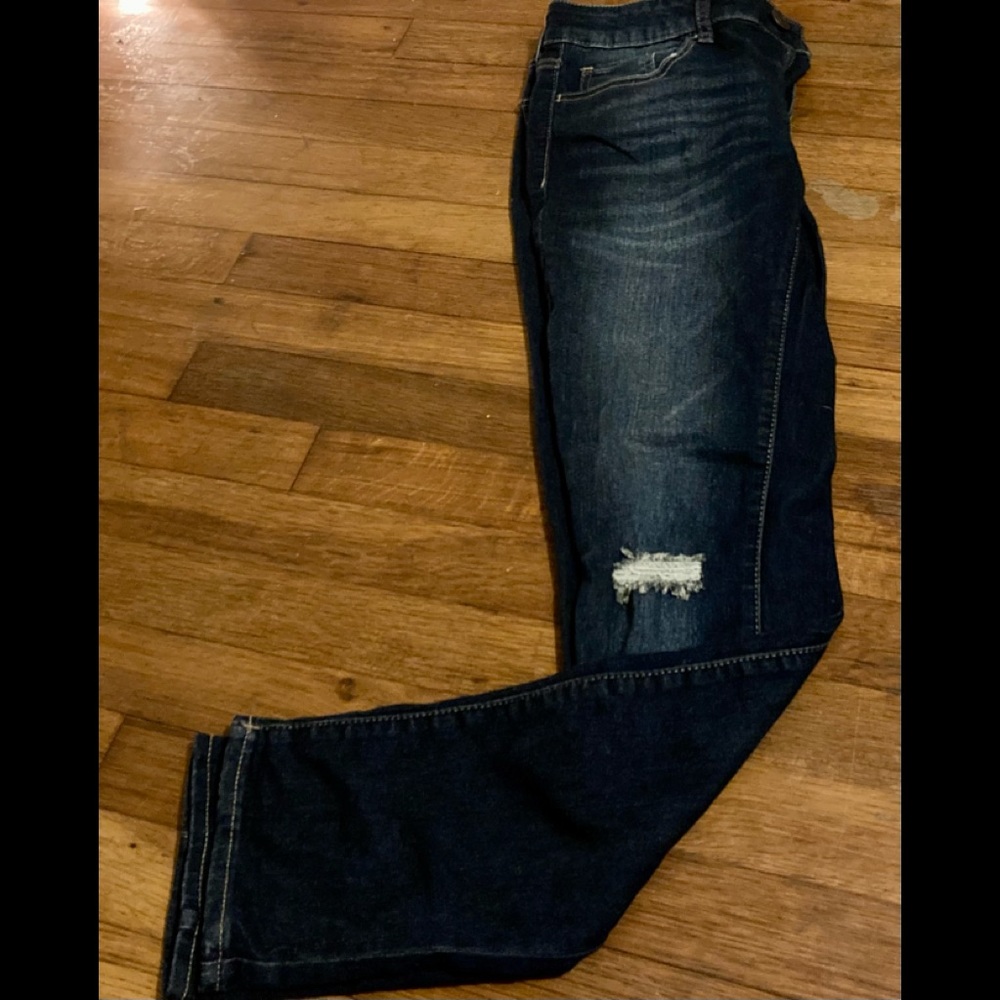 Distressed Jeans - Picture 2 of 4